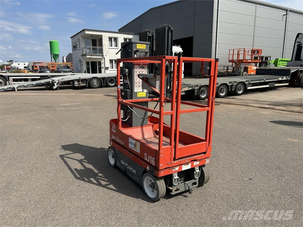 SkyJack SJ16 Kompakt önjáró emelők