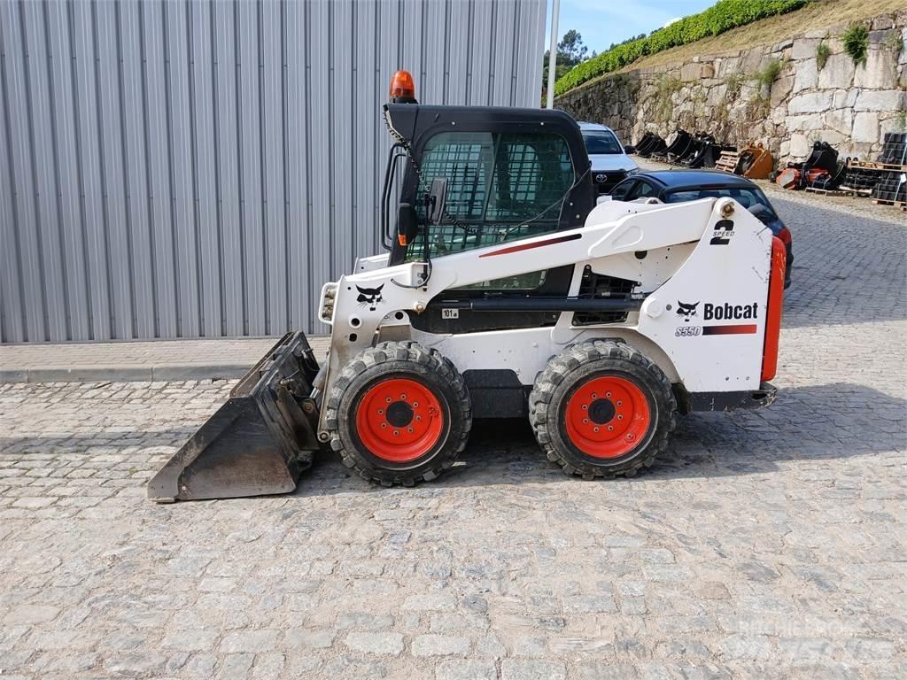 Bobcat S550 Gumikerekes homlokrakodók