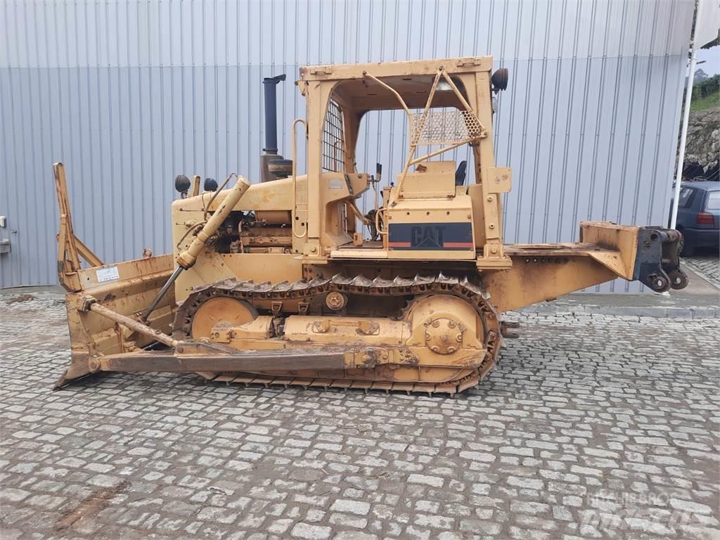 CAT D4E Csőfektető dózerek