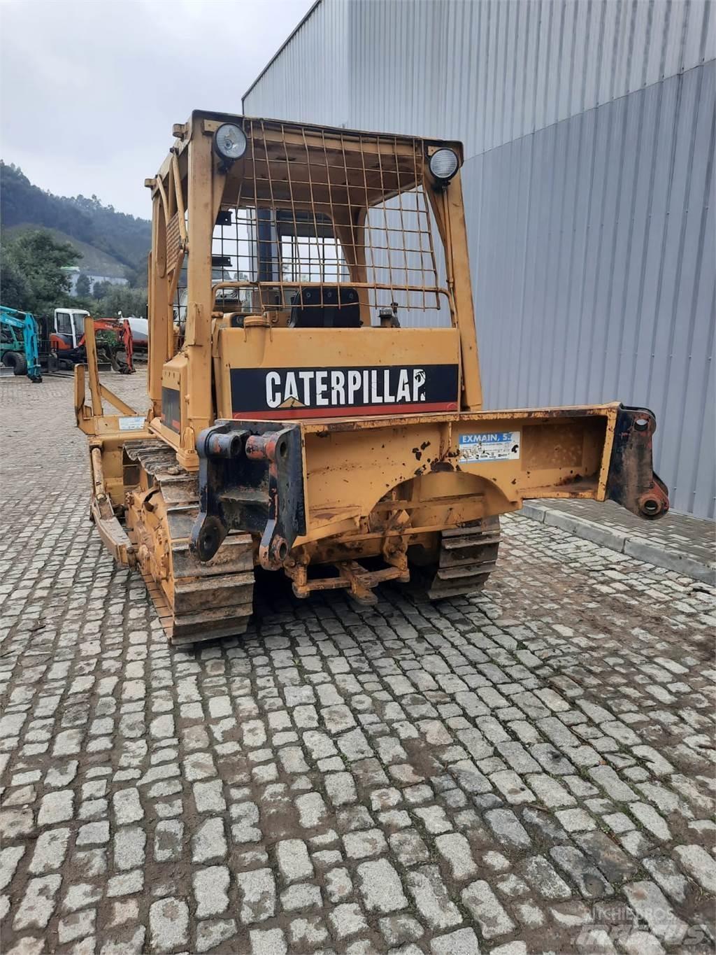 CAT D4E Csőfektető dózerek