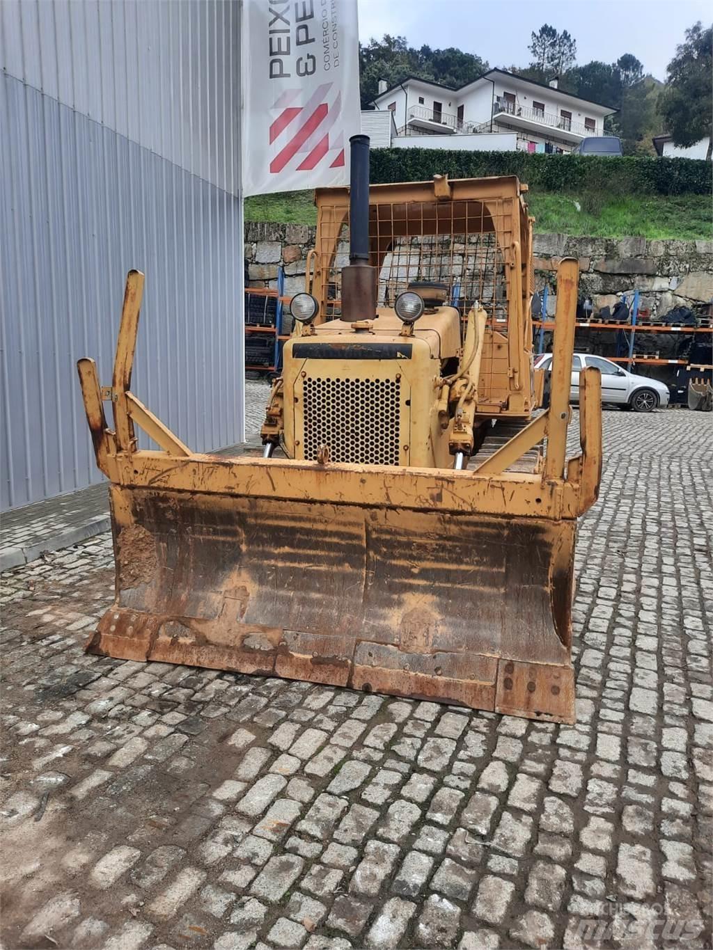 CAT D4E Csőfektető dózerek