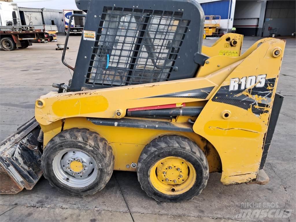 Gehl R105 Gumikerekes homlokrakodók