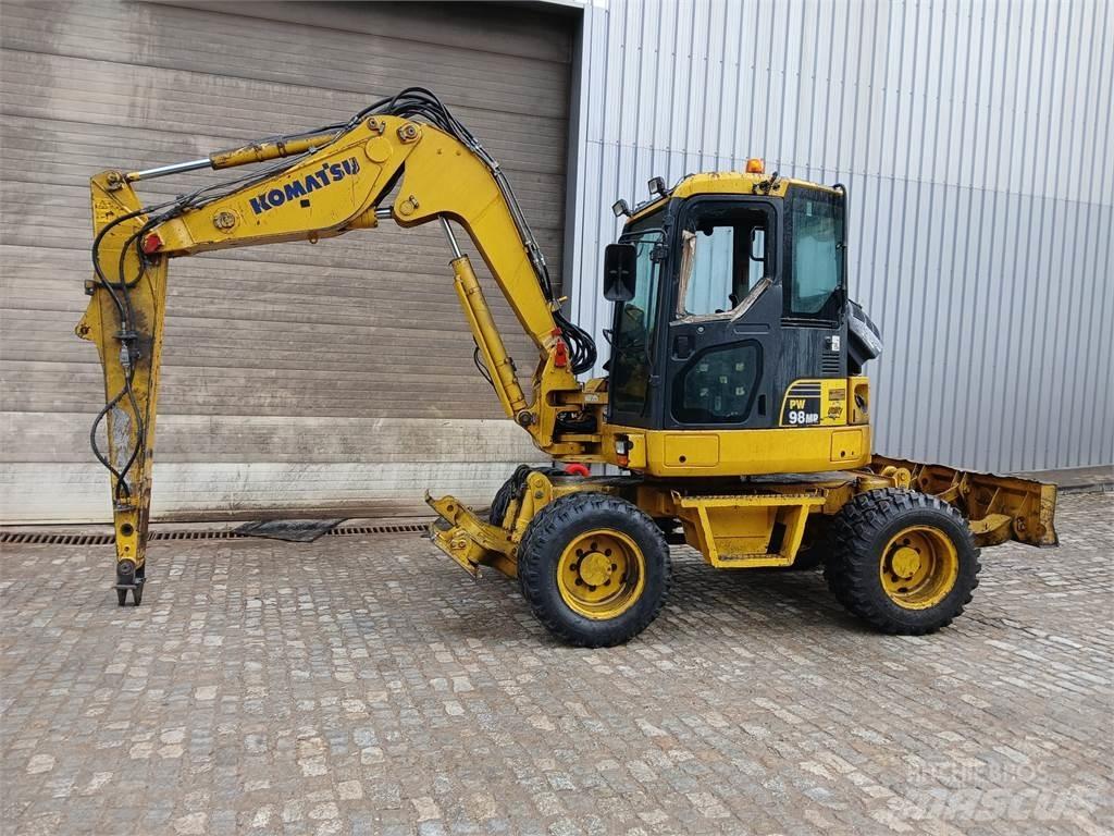 Komatsu PW98MR-6 Gumikerekes kotrók