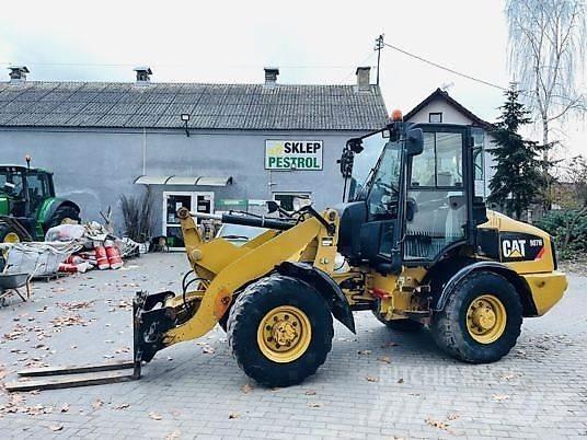 CAT 907H Gumikerekes homlokrakodók