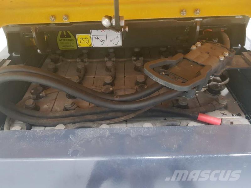 Aisle-Master 15NE RENTAL Magasraktári szűkfolyosós targonca