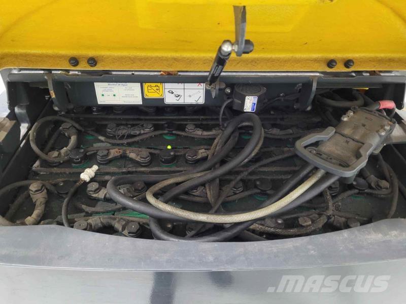 Aisle-Master AM20SE Magasraktári szűkfolyosós targonca