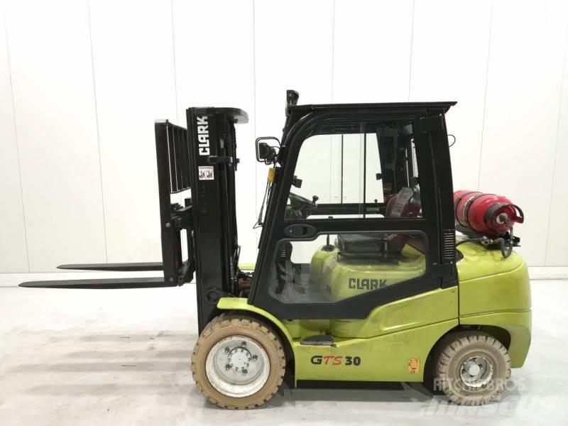 Clark GTS30L Gázüzemű targoncák