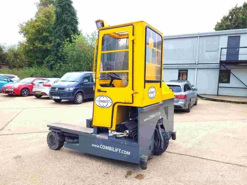 Combilift C3000 GAS Tolóoszlopos négyutas targonca