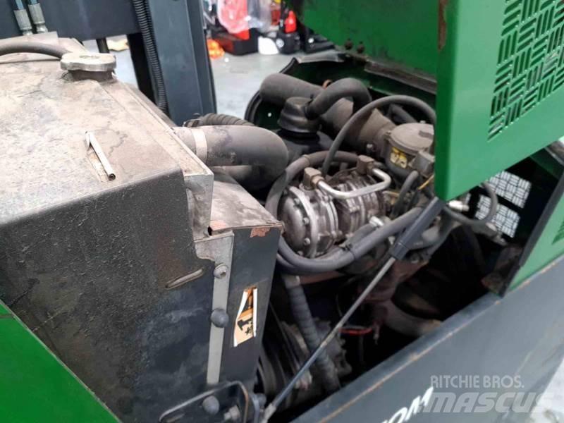 Combilift C4000 Tolóoszlopos négyutas targonca