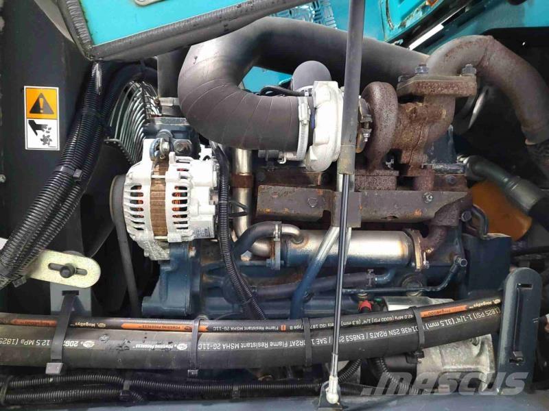 Combilift C6000 Tolóoszlopos négyutas targonca