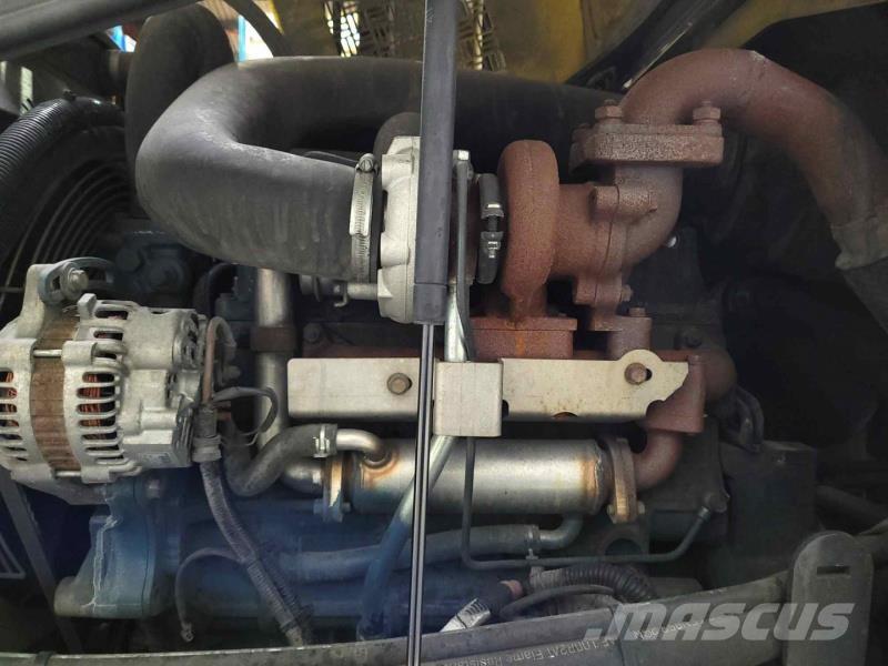 Combilift C7000 Tolóoszlopos négyutas targonca