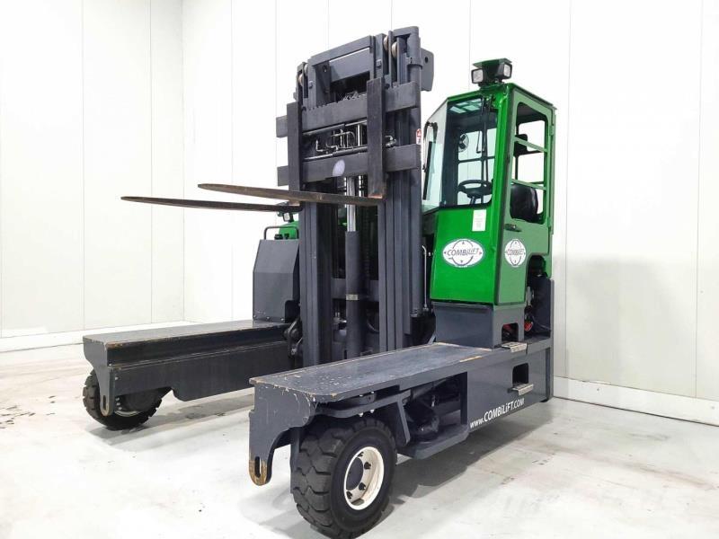 Combilift C8000 GAS Tolóoszlopos négyutas targonca