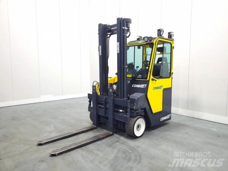 Combilift CB4000 Tolóoszlopos négyutas targonca