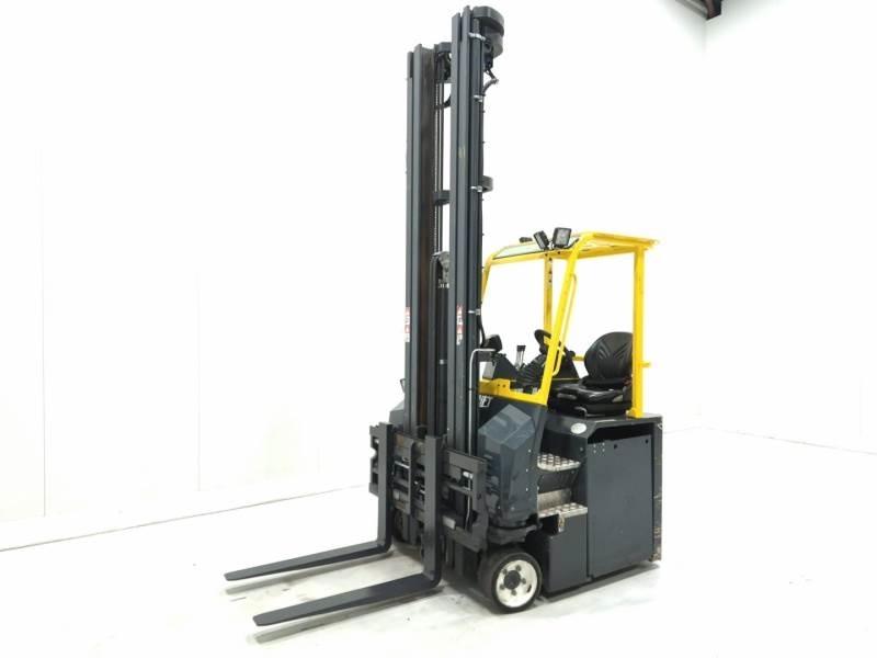 Combilift CBE2500 Tolóoszlopos négyutas targonca