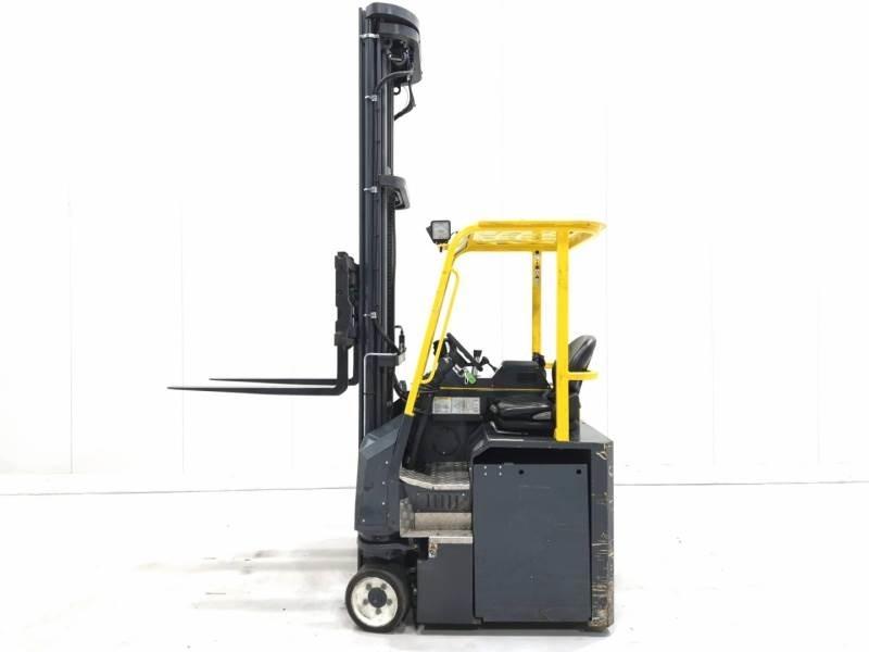 Combilift CBE2500 Tolóoszlopos négyutas targonca