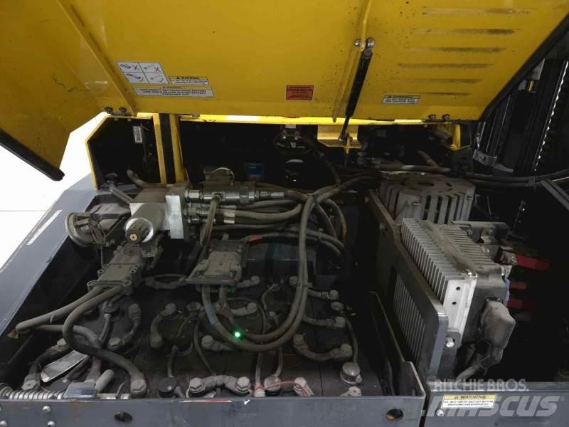 Combilift CBE3000 Tolóoszlopos négyutas targonca