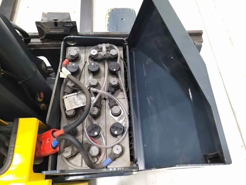 Combilift WR4 Tolóoszlopos négyutas targonca
