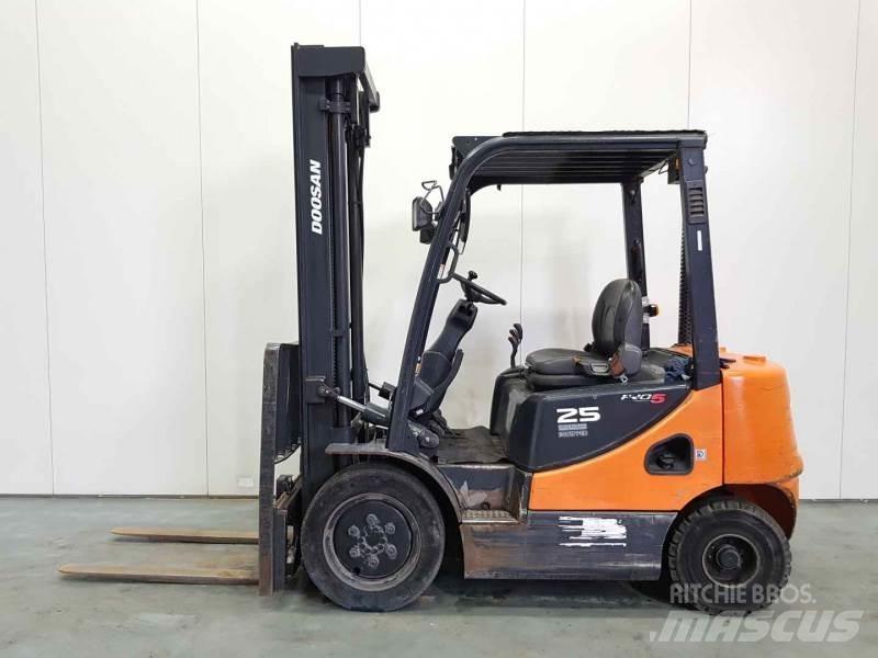 Doosan D25S-5 Dízel targoncák