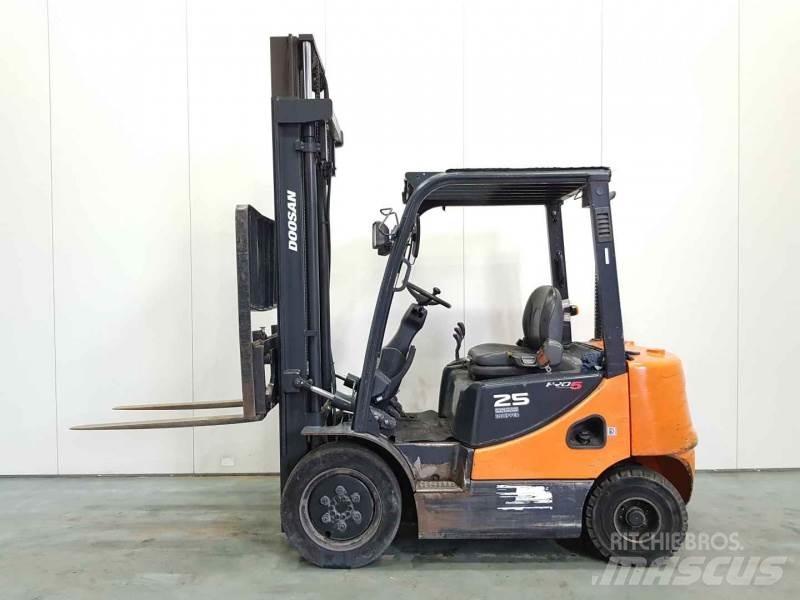 Doosan D25S-5 Dízel targoncák