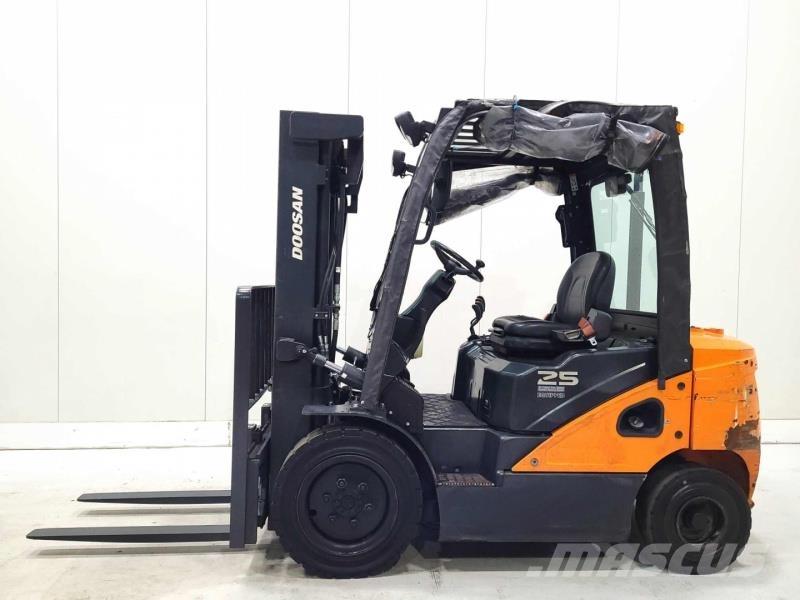 Doosan D25S-7 Dízel targoncák