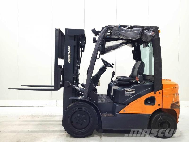 Doosan D25S-7 Dízel targoncák