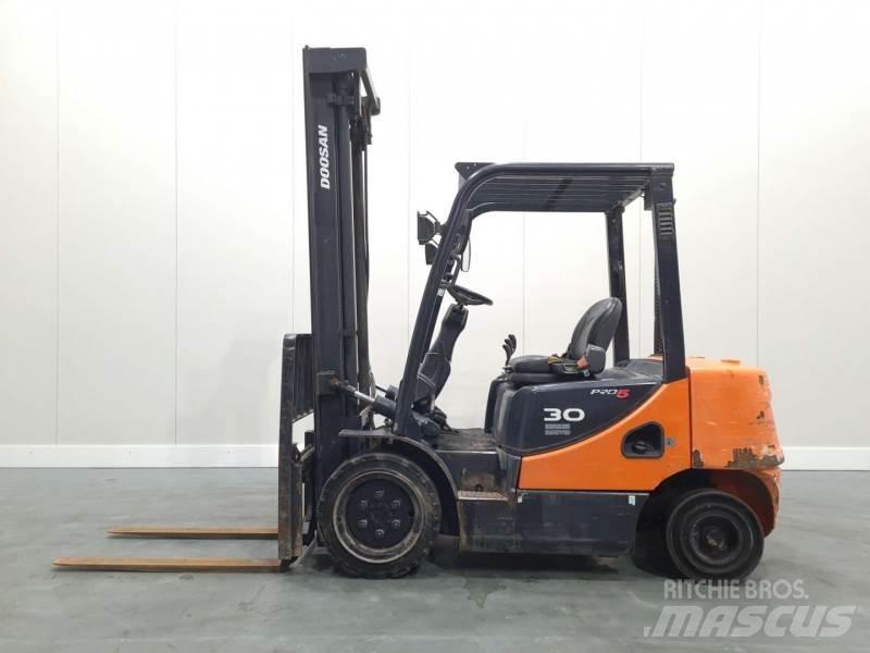 Doosan D30S-5 Dízel targoncák