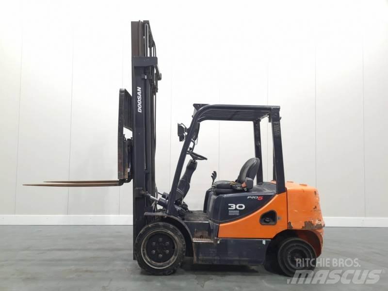 Doosan D30S-5 Dízel targoncák