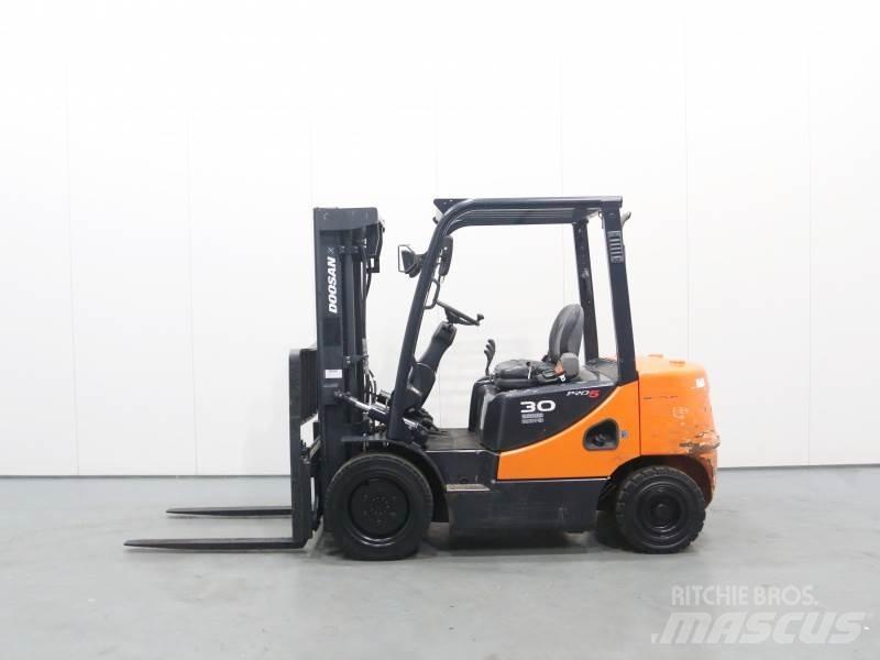 Doosan D30S-5 Dízel targoncák