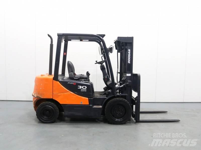 Doosan D30S-5 Dízel targoncák