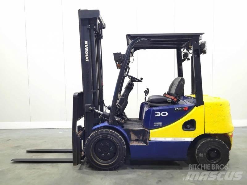 Doosan D30S-5 Dízel targoncák