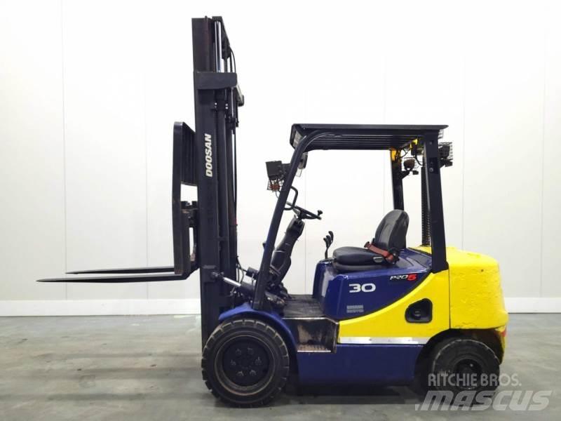 Doosan D30S-5 Dízel targoncák