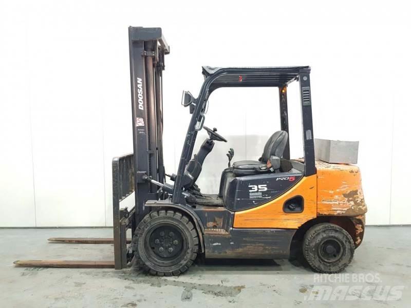 Doosan D35C-5 Dízel targoncák