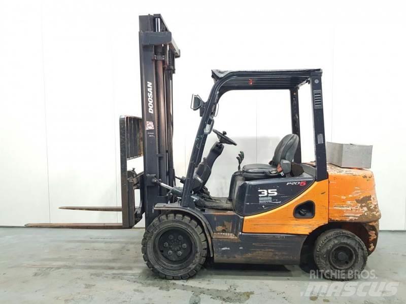 Doosan D35C-5 Dízel targoncák
