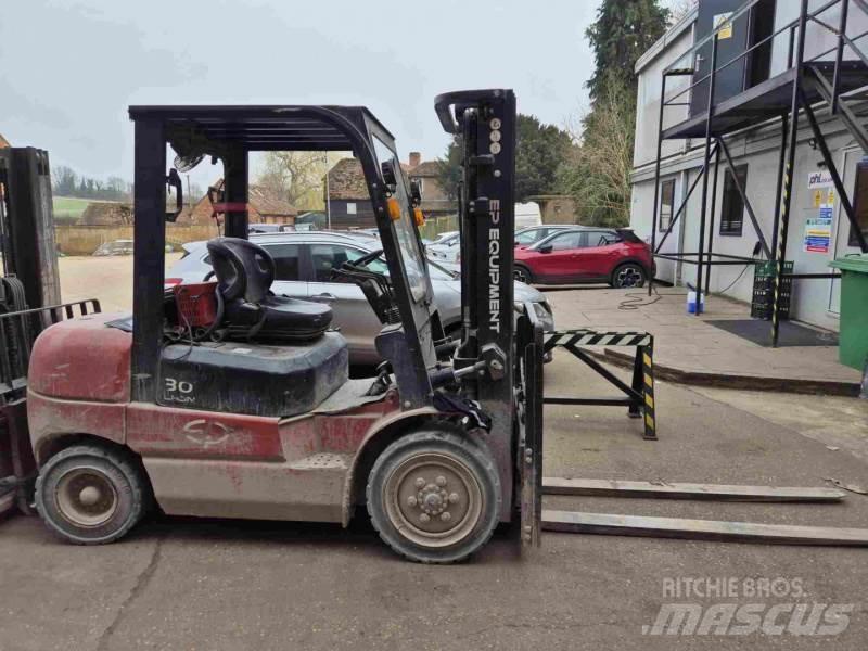 EP EFL302 410 Elektromos targoncák