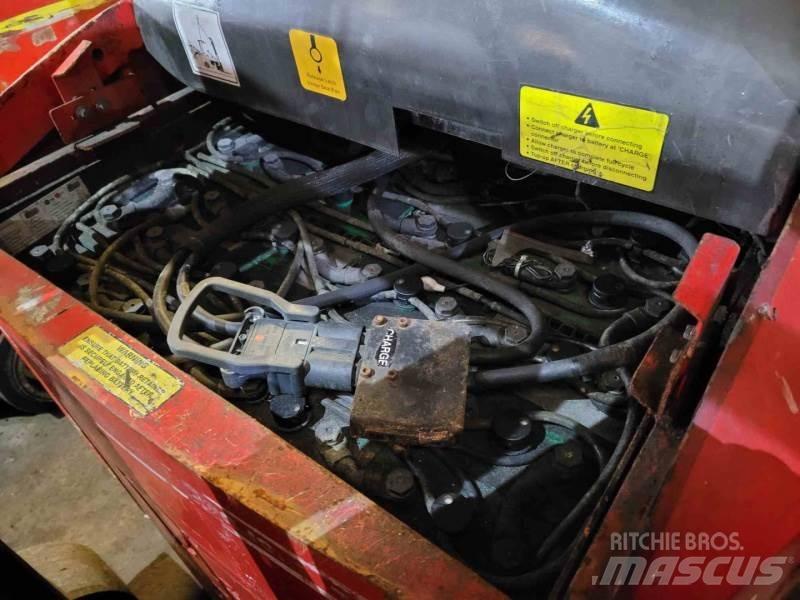 Flexi G4 AC 1200 Magasraktári szűkfolyosós targonca