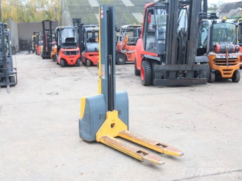 Jungheinrich EMC110 Kézi raklapemelők