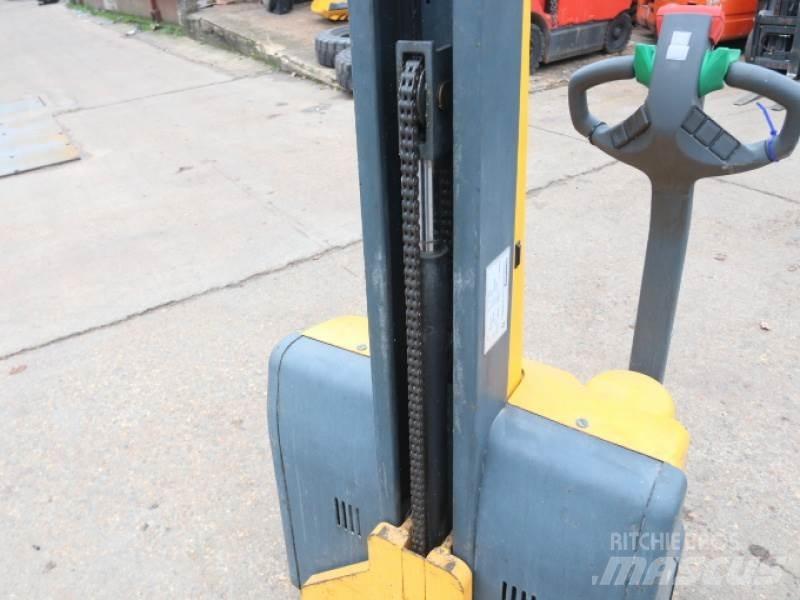 Jungheinrich EMC110 Kézi raklapemelők