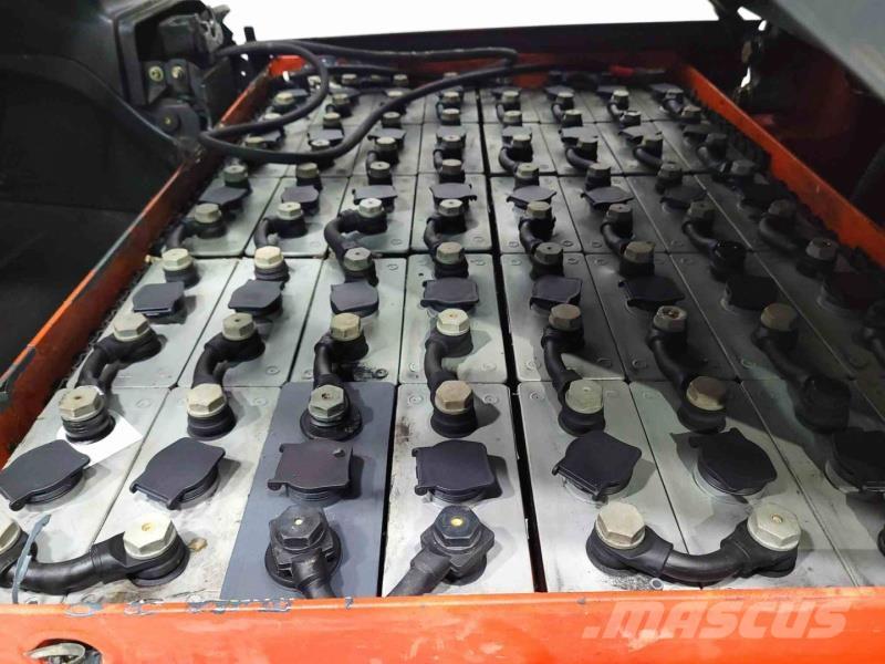 Linde E30-01 Elektromos targoncák