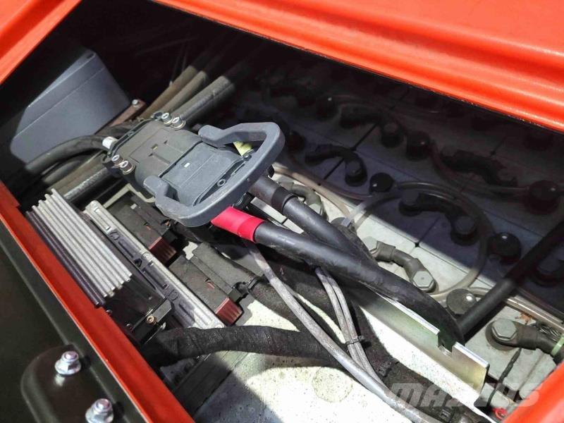 Linde K10 Magasraktári szűkfolyosós targonca