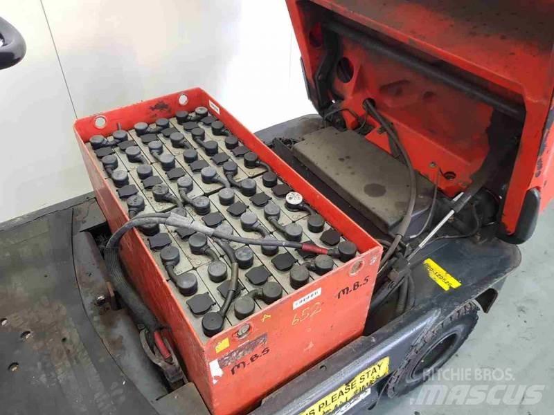 Linde P60 126 Vontatótargonca