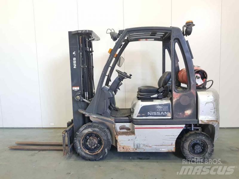 Nissan U1D272520 Gázüzemű targoncák