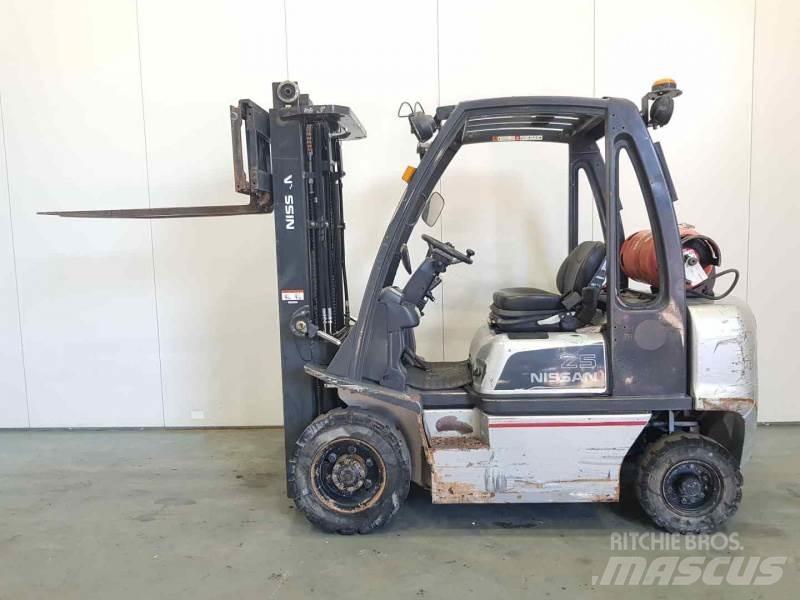 Nissan U1D272520 Gázüzemű targoncák