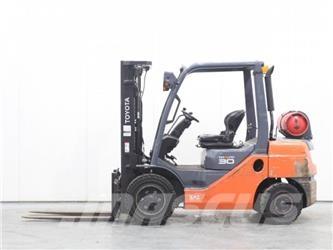 Toyota 02-8FGF30 Gázüzemű targoncák