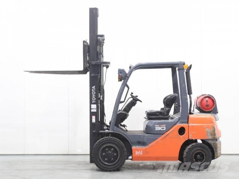 Toyota 02-8FGF30 Gázüzemű targoncák