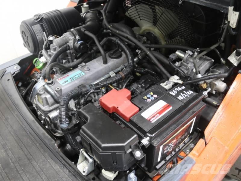 Toyota 02-8FGF30 Gázüzemű targoncák
