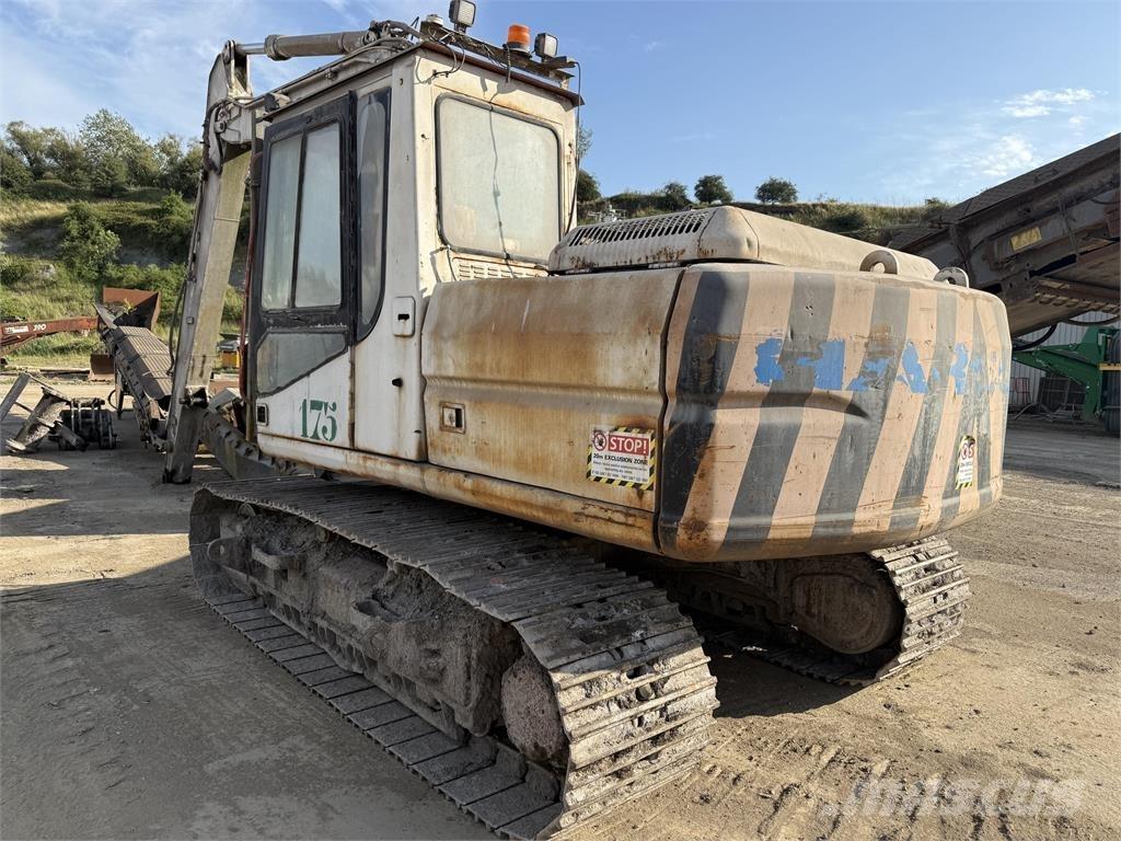 CAT 318B Lánctalpas kotrók