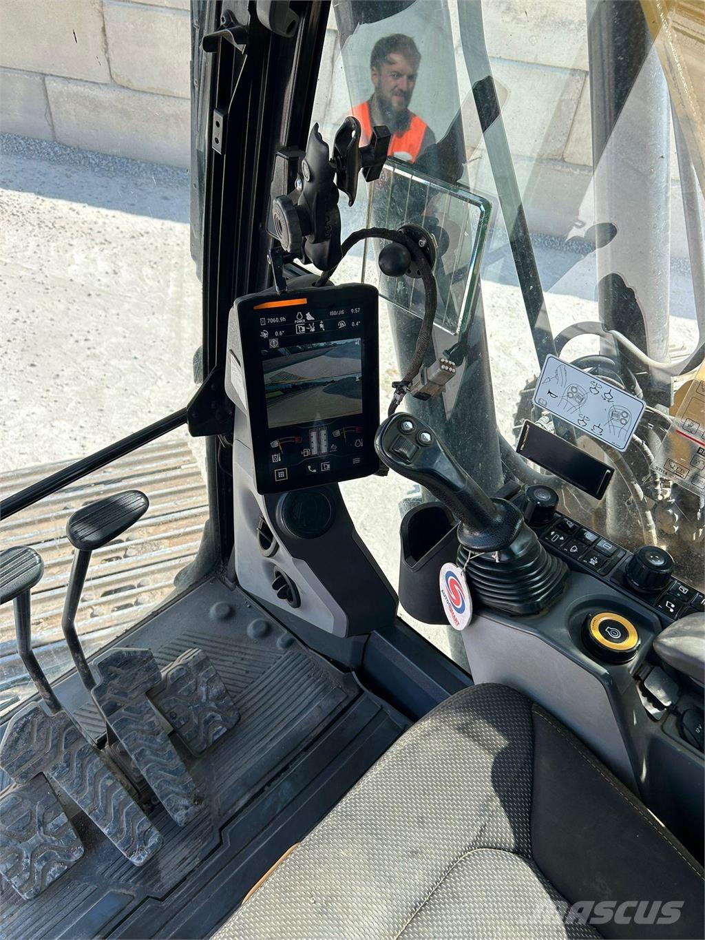 CAT 320 Lánctalpas kotrók