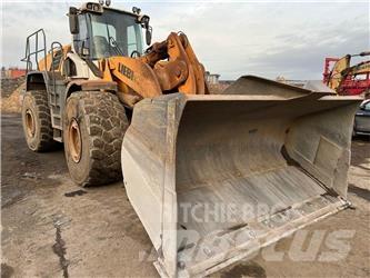 Liebherr L586 Gumikerekes homlokrakodók
