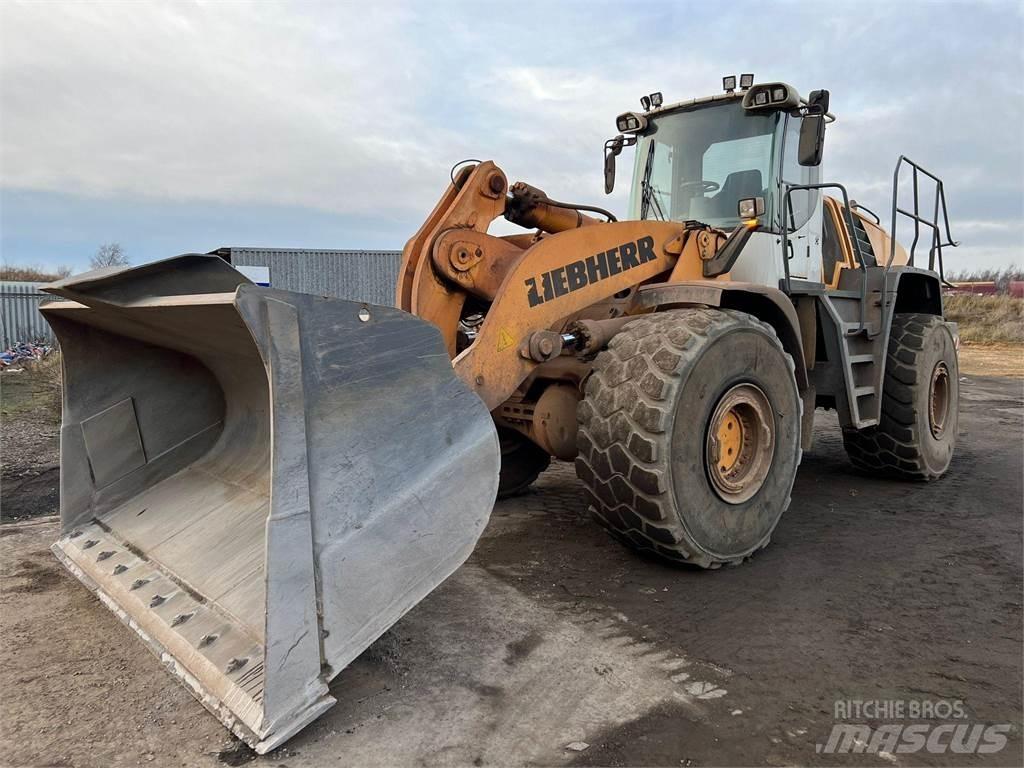 Liebherr L586 Gumikerekes homlokrakodók