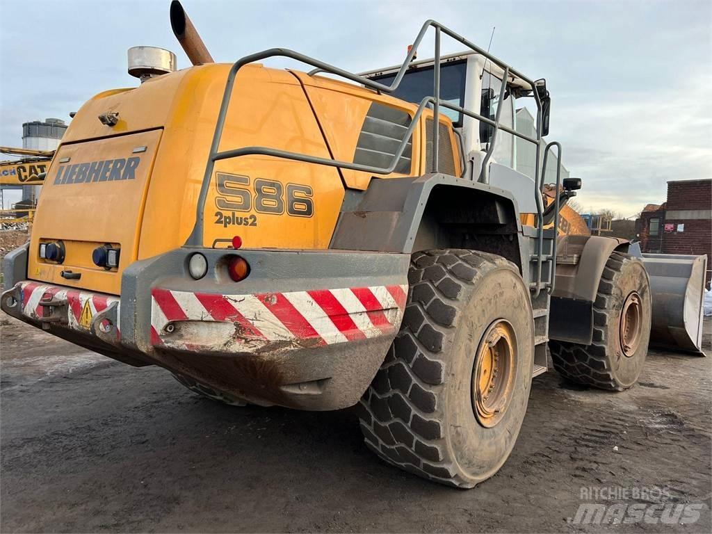 Liebherr L586 Gumikerekes homlokrakodók